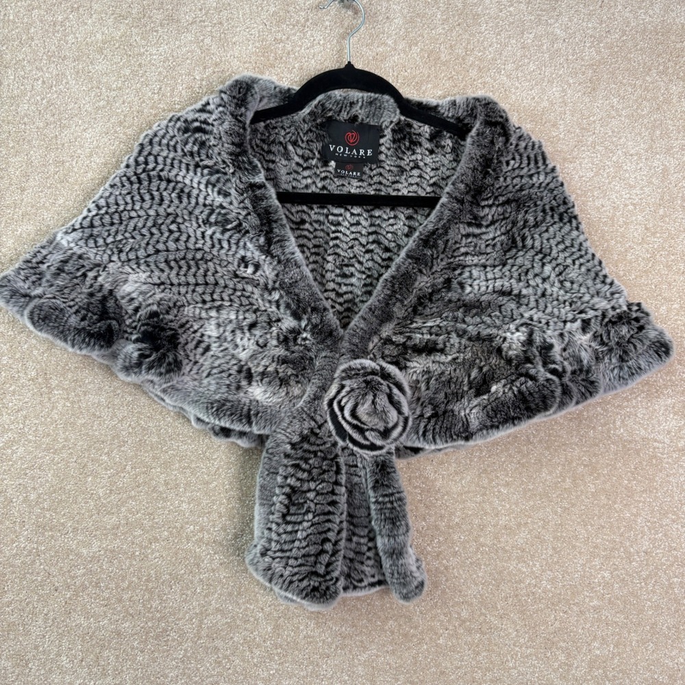 VOLARE NEW YORK Knitted Rex Rabbit Shawl Women's OS Genuine Fur Rosette Glam
